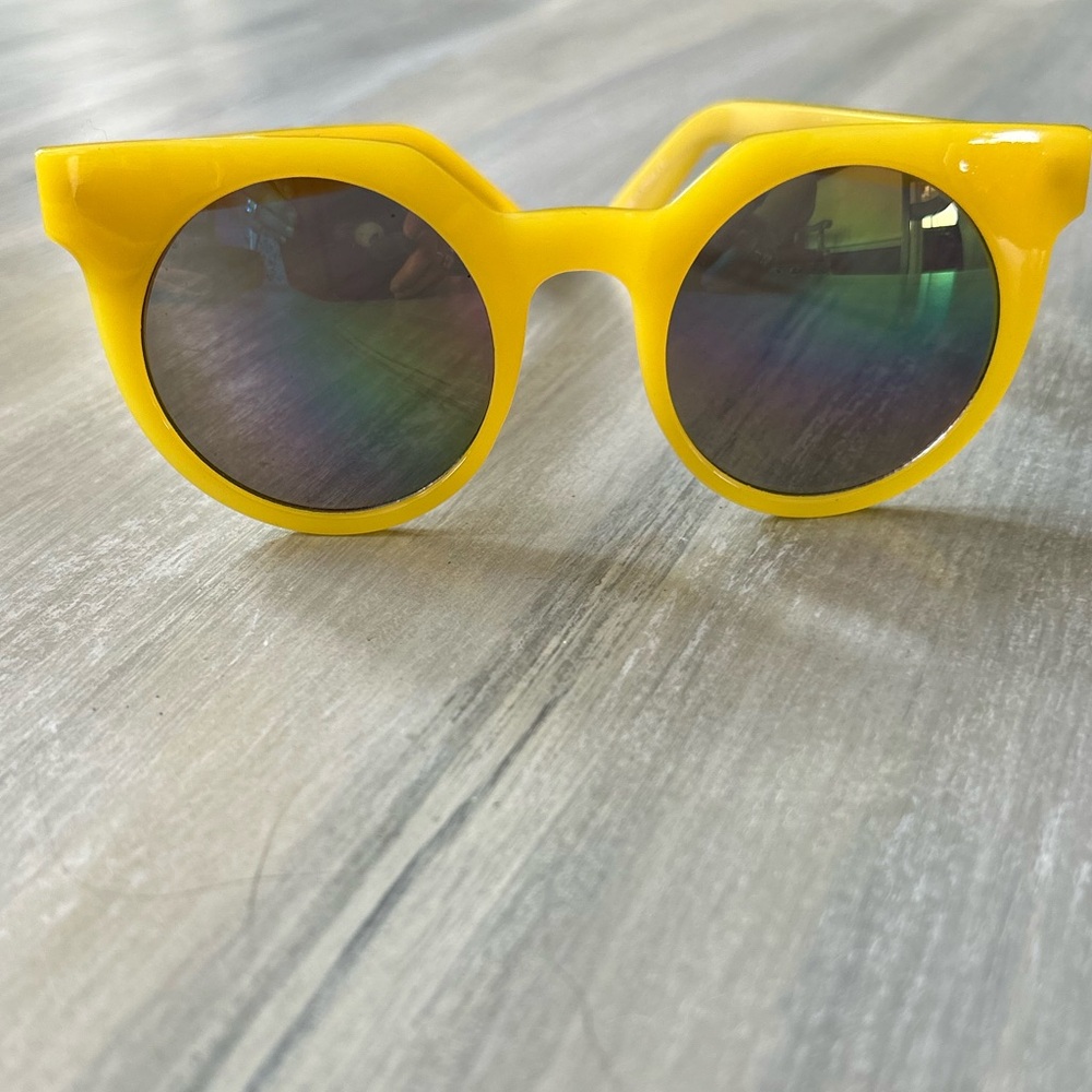 Quay Australia Yellow Frame Round Sunglasses Multicolor Lenses Frankie 3.3 NEW - Picture 3 of 16